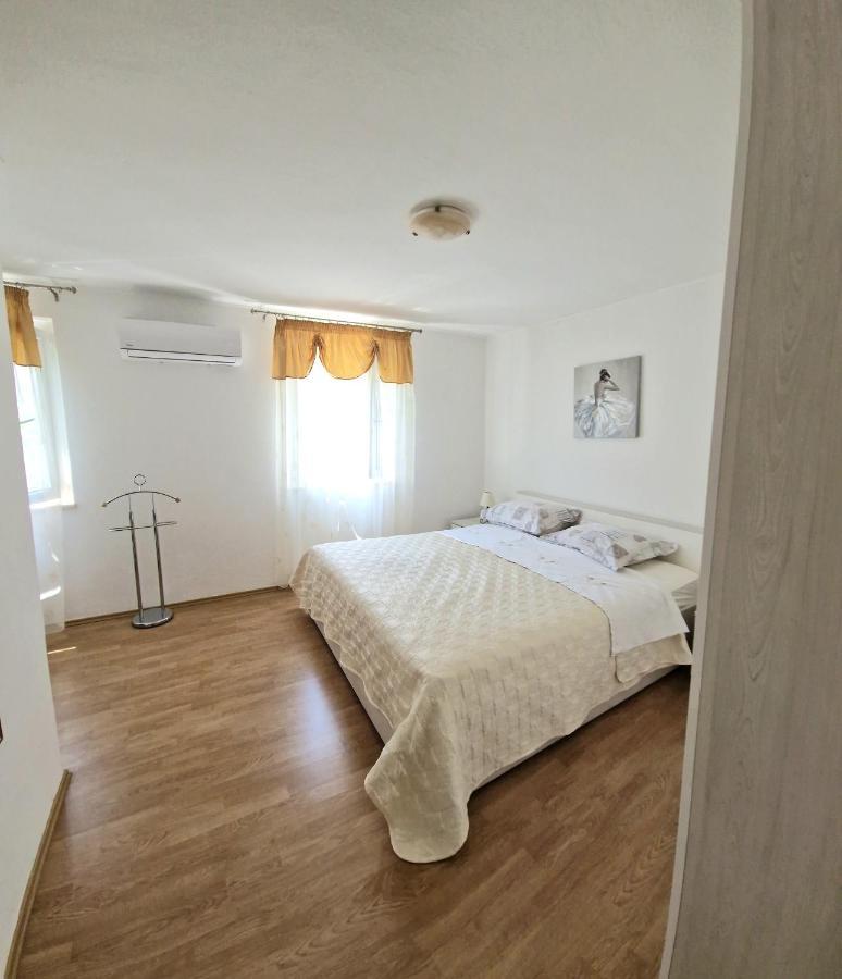 Apartman Perina Трогір Екстер'єр фото